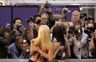 Illustration for article titled A Tribute to Creepy Guys Taking Pictures of Pretty Girls (NSFW)